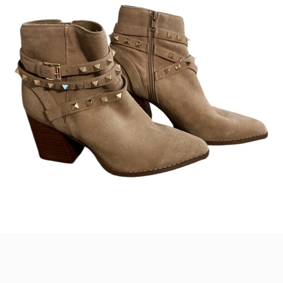 Steve Madden Booties Womems Size 6 Tan Suede Ankle Studded Strap Pointed Toe - Picture 2 of 6